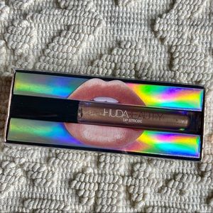 Hudabeauty lip strobe in “Ritzy”